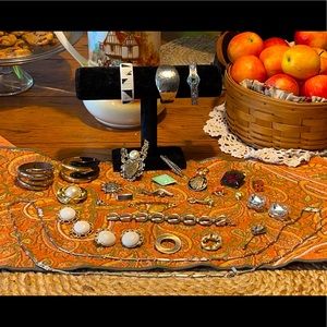 LOT of 29pcs Vintage Jewelry SOME SIGNED 👀 LOOK